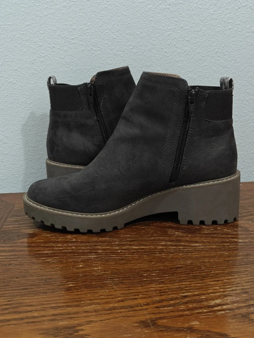 Universal Thread Women's Taci Wedge Chelsea Boots Size 9 Wide Brown Fall Neutral